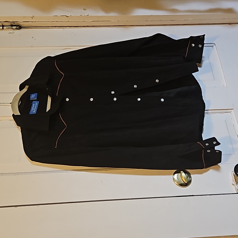 Natural reflections size large black with gold trim long sleeve snap button